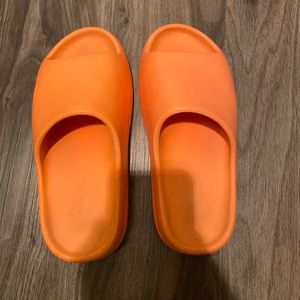 Yeezy Slide ‘Enflame Orange’